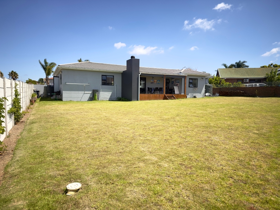 3 Bedroom Property for Sale in Wavecrest Eastern Cape